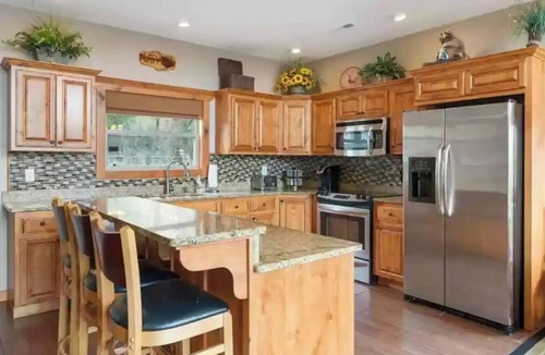 Lampe Cabin | Exquisite Lakefront Cabin- 4BR/4BA Sleeps 10