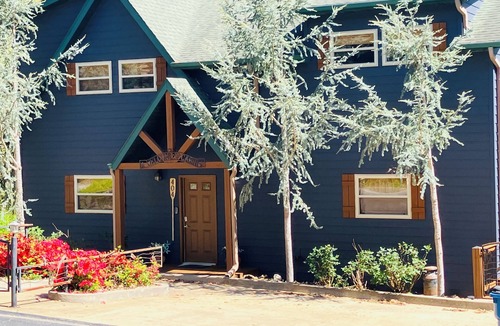Lampe Cabin | Exquisite Lakefront Cabin- 4BR/4BA Sleeps 10