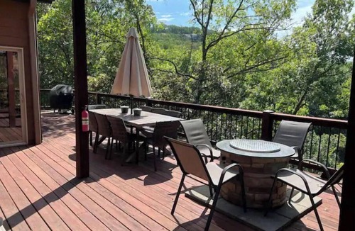 Lampe Cabin | Exquisite Lakefront Cabin- 4BR/4BA Sleeps 10