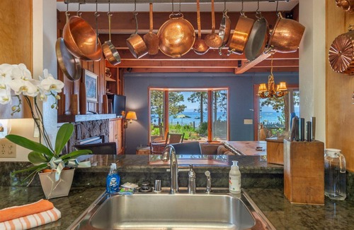 Kings Beach Cabin | Exquisite Lakefront