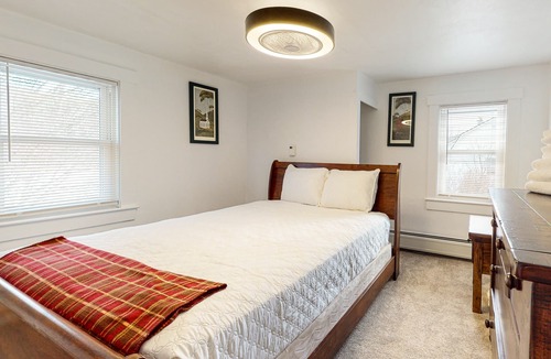 Hancock House | Exquisite lodge with game room, sauna, firepit, & washer/dryer