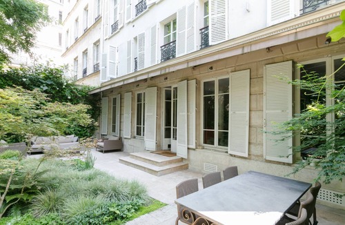 Saint-Thomas-d'Aquin Apartment | Exquisite Luxury et Élégance – St Germain Rue du Bac with Private Garden