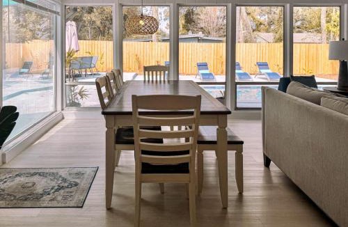 Lake Underhill House | Exquisite Luxury Villa with Pool in Prime Location