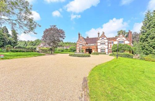 Tadworth Villa | Exquisite Manor House in Surrey Hills
