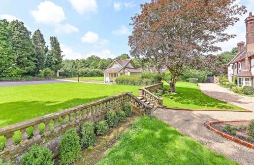 Tadworth Villa | Exquisite Manor House in Surrey Hills