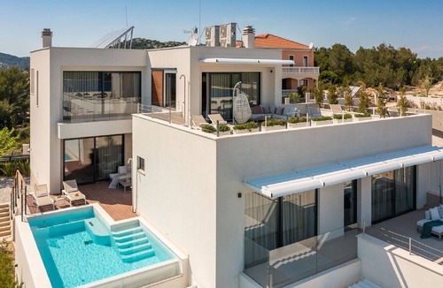 Jezera Villa | Exquisite Murter Villa | Villa Luxor | 4 Bedrooms | Heated Pool & Spa