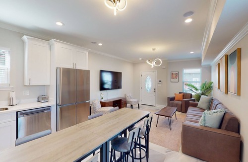 Tulane - Gravier House | Exquisite New Superdome Group House w/Heated Pool, Parking, 8 Beds and 5 Baths