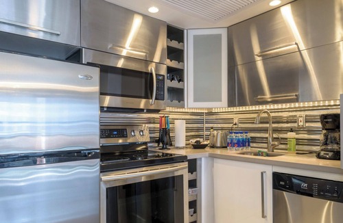 Mid Beach Apartment | Exquisite Oceanfront Condo In Resort