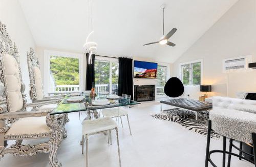 Acme Apartment | Exquisite One of a kind 3BDR Condo at Hilltop 5736