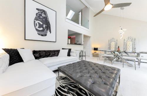 Acme Apartment | Exquisite One of a kind 3BDR Condo at Hilltop 5736