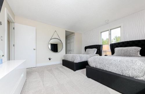 Acme Apartment | Exquisite One of a kind 3BDR Condo at Hilltop 5736