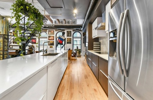 Old Montreal Apartment | Exquisite Penthouse With Terrace in Old Montreal
