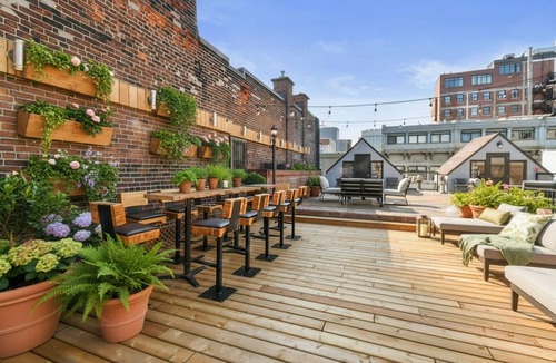 Old Montreal Apartment | Exquisite Penthouse With Terrace in Old Montreal