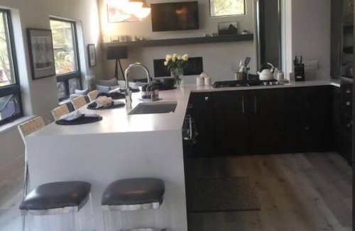 Kings Point House | Exquisite Perch on the Bay