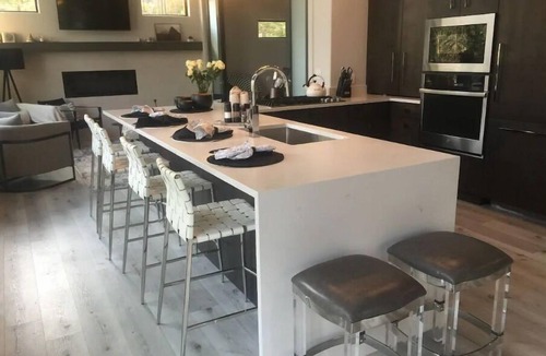 Kings Point House | Exquisite Perch on the Bay