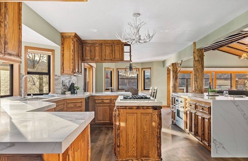 Boulder Bay Cabin | Exquisite Pet Friendly Lakefront Home on Stunning Boulder Bay