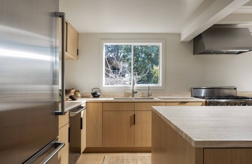 Carpinteria House | Exquisite Rincon Point Community Escape