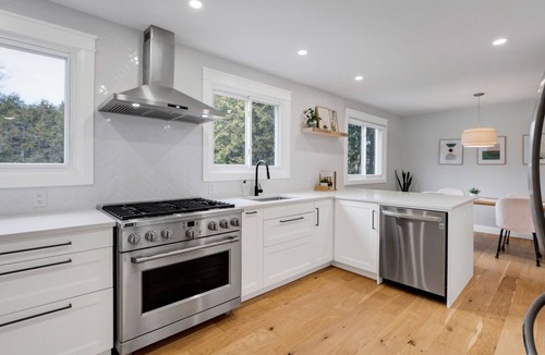 Amherstview House | Exquisite summer retreat with heated pool