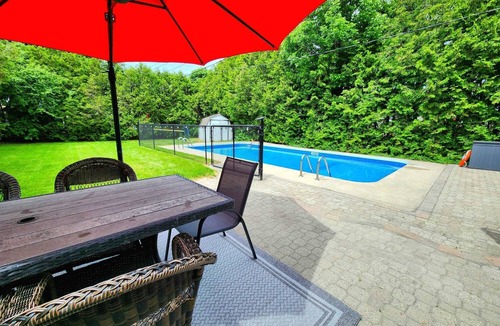 Amherstview House | Exquisite summer retreat with heated pool