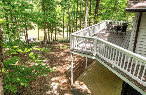 Merifield Acres House | Exquisite waterfront retreat on Buggs Island/Kerr Lake—perfect lakeside living!
