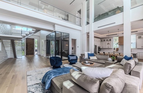 Connors House | Exquisite Waterfront 6-Bed Home in Naples, Pool & Spa