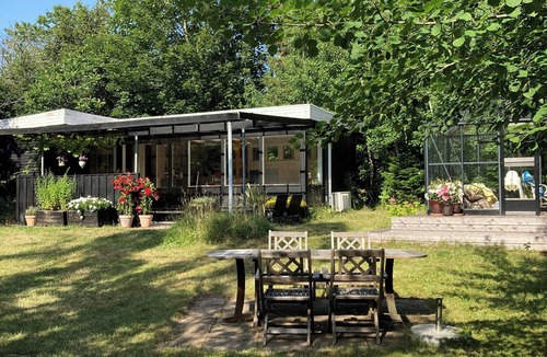 Melby House | Extend the snug summer evenings in the orangery