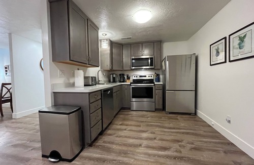 Sugar House Apartment | Extended Ski/Work/Visit secluded Cul-da-sac cutie