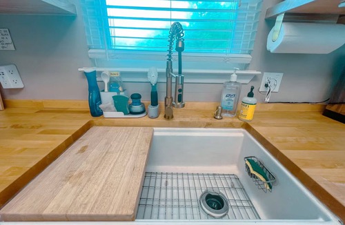 East Congress House | Extended Stay! 2br, 1ba + Full Office & Enclosed Patio in the St. Elmos District