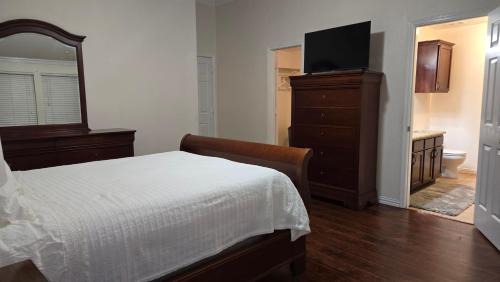 Tarrant County House | Extended Stay 3BR with office in Mira Lagos