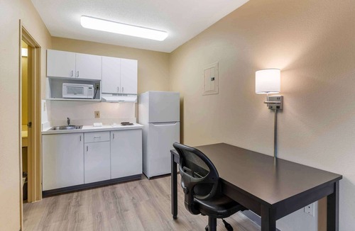 Maryland Heights Hotel | Extended Stay America Select Suites - St. Louis - Westport - E Lackland Rd