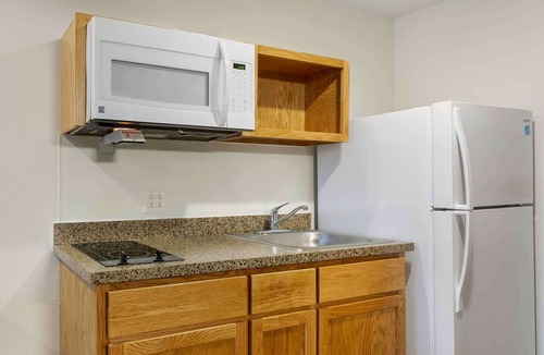 Cleveland Hotel | Extended Stay America Select Suites - Cleveland - Airport