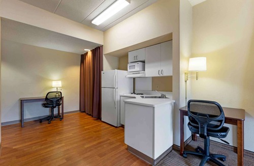 Darien Hotel | Extended Stay America Select Suites - Chicago - Darien