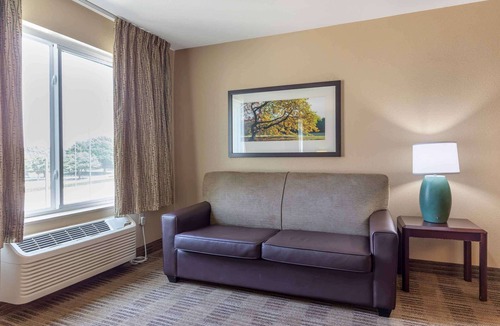 Darien Hotel | Extended Stay America Select Suites - Chicago - Darien