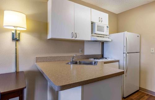 Gateway Hotel | Extended Stay America Suites - Austin - Northwest Arboretum