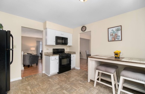 Aurora House | Extended Stay Aurora FHS Rental - Lehnertz