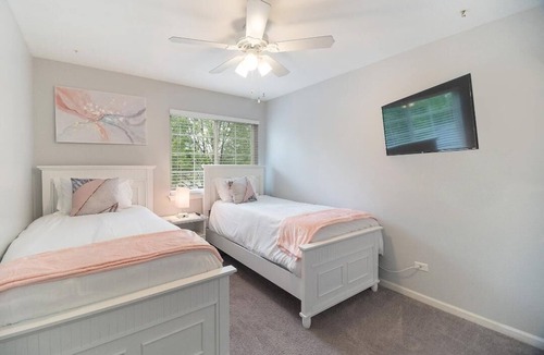 Bolingbrook House | Extended Stay Bolingbrook FHS Rental
