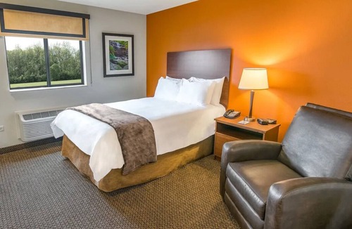 Marquette Hotel | Extended Stay Comfort with Full Kitchen, Pet-friendly & Grilling Pavilion