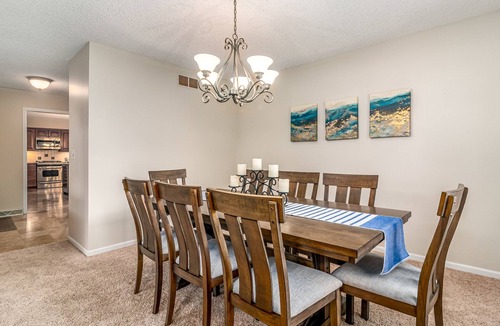 Elgin House | Extended Stay Elgin FHS Rental - Greenridge Dr