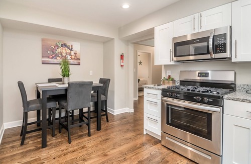 Elgin House | Extended Stay Elgin FHS Rental - Jay St