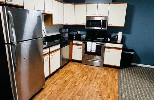 Pittsfield Apartment | Extended Stay- Full Kitchen 1BR apartment in Downtown Pittsfield