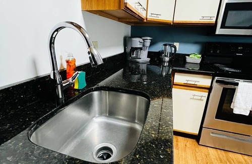 Pittsfield Apartment | Extended Stay- Full Kitchen 1BR apartment in Downtown Pittsfield