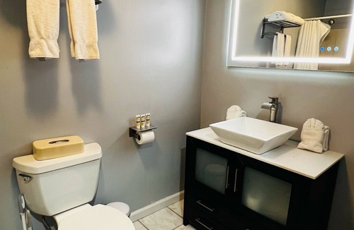 Pittsfield Apartment | Extended Stay- Full Kitchen 1BR apartment in Downtown Pittsfield