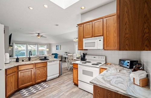 Highland Village House | Extended Stay Fun Outdoor Games Gym BBQ and Dining