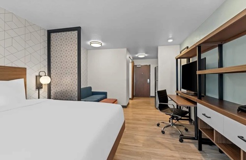Waco Hotel | Extended Stay Gem w/Modern Style – 7 Min from McLane Stadium