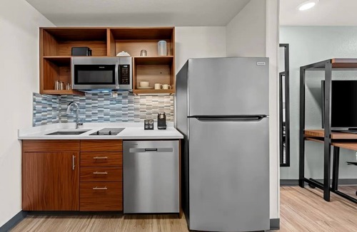Waco Hotel | Extended Stay Gem w/Modern Style – 7 Min from McLane Stadium