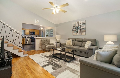 Glen Ellyn House | Extended Stay Glen Ellyn FHS Rental