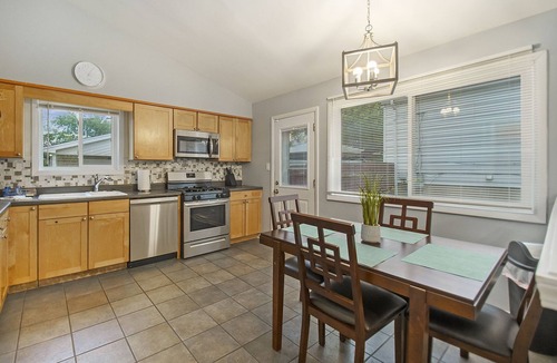 Glen Ellyn House | Extended Stay Glen Ellyn FHS Rental