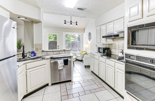 Sugar Land House | Extended Stay in Sugar Land! Family Home w/Yard
