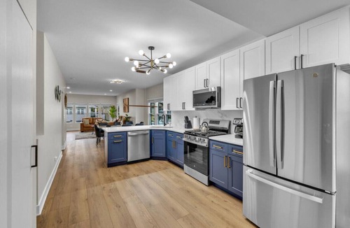 Maywood House | Extended Stay Maywood 4BR Home w/Pool Table