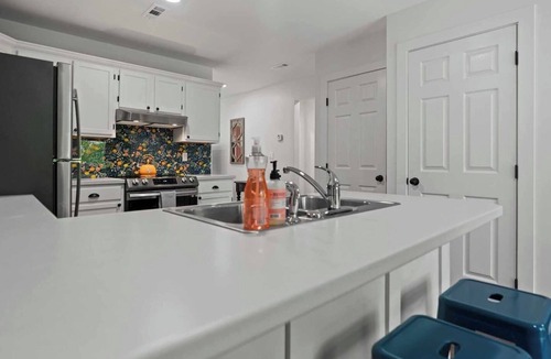 Richmond Apartment | Extended Stay - Park Place #1 - Stylish, Comfort, & Convenience, Just Like Home